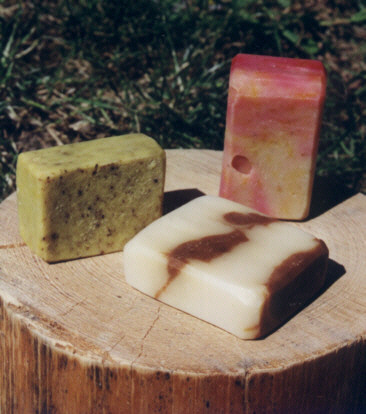 3 Seifen auf Holz